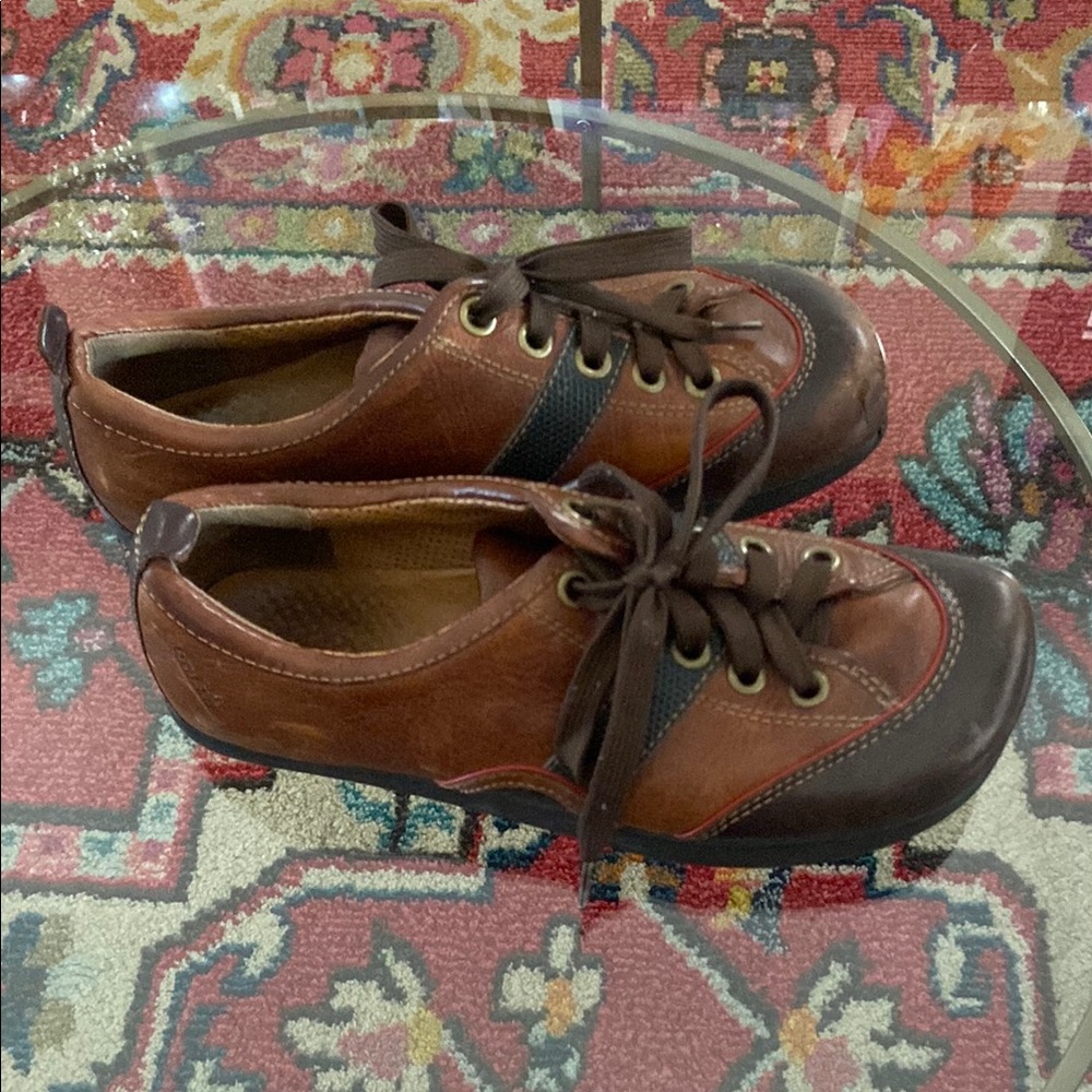Ladies (8.5) Earth lace-ups